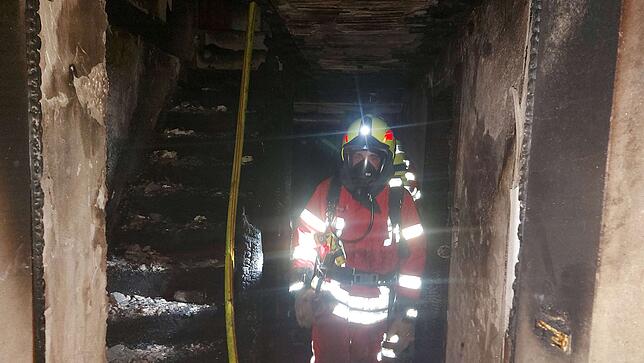 Im Einsatz waren auch zahlreiche Atemschutzgeräteträger der Feuerwehren Jestetten und Klettgau.