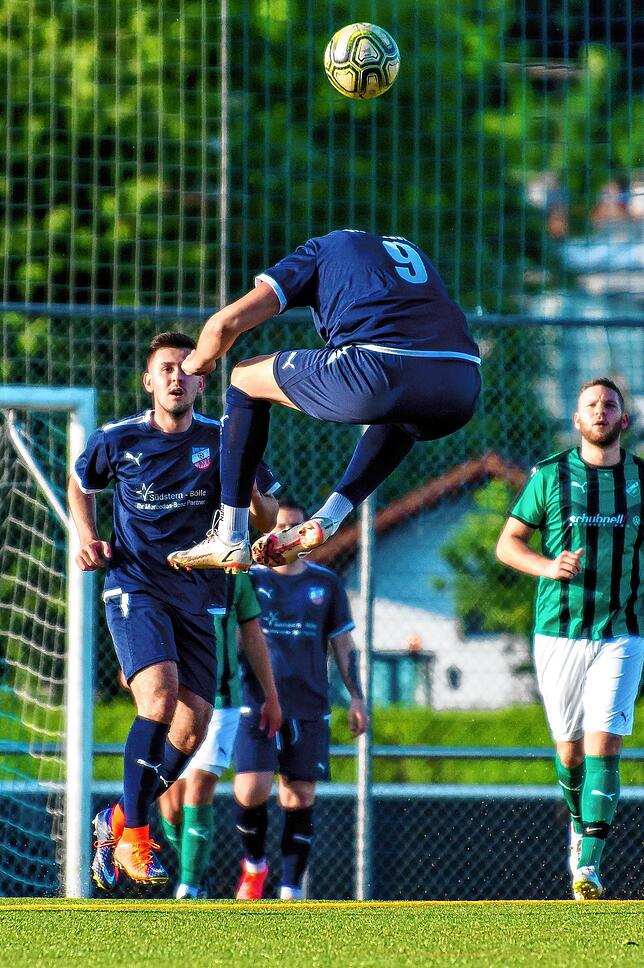 Bild 32: Titelanwärter FC Zell setzt sich mit 6:1 beim VfB Waldshut durch &ndash; und wir haben Bilder!