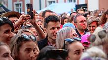 Zuschauer beim Schlossplatz Meersburg Open Air mit Sarah Connor & Zoe Wees.