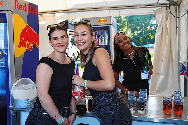 Bild 18: Die Stimmung am Bodensee ist bestens! So feiert Konstanz beim Seenachtfest 2025