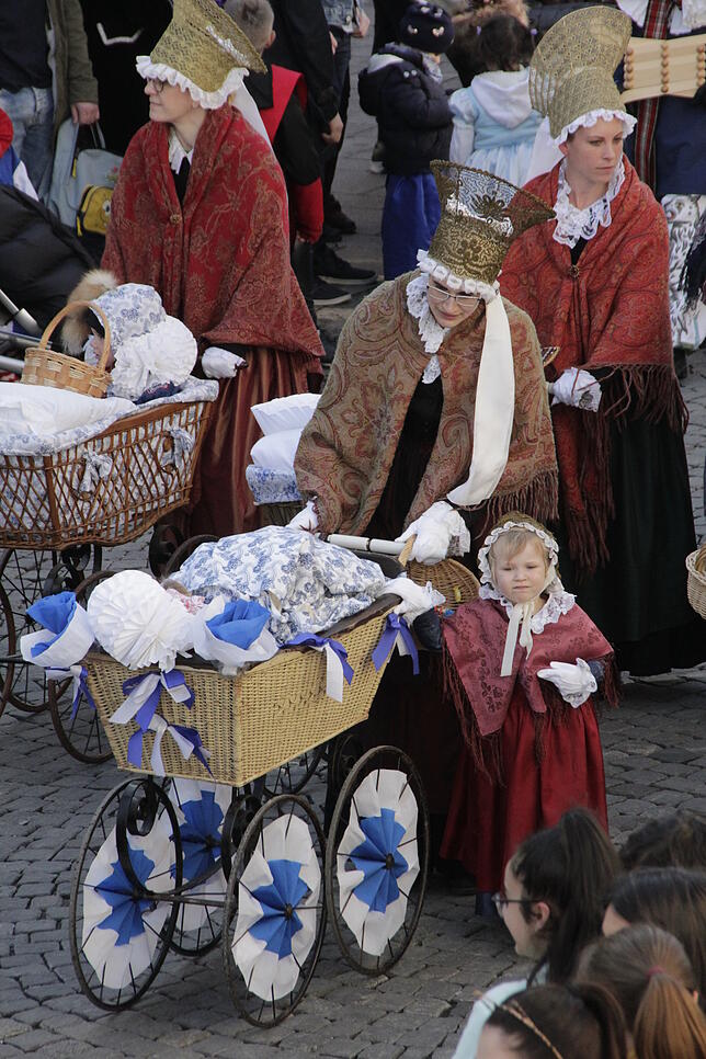 Bild 29: Bilder vom großen Kinderumzug von oben – Teil 1