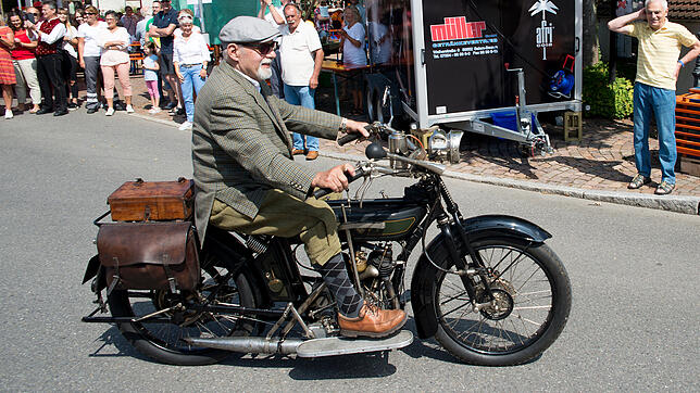 Helmut Probst aus dem Deggenhauser Tal mit seiner NSU Baujahr 1924.