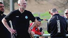 Trainer Dominik Schwarz feierte trotz personeller Herausforderungen einen verdienten 1:0-Sieg mit der SG DJK Konstanz/KN-Egg.