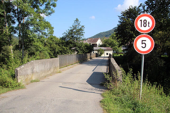 Über die Wutachbrücke in Achdorf rollt der ganze Schwerverkehr zum Klärwerk Achdorf.