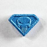 (Symbolbild) Bei dieser Ecstasy-Pille handelt es sich um den „Blue Punisher“. Die Tabletten können verschiedene Formen und ...