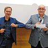 Statt mit Handschlag gratulierte Oberbürgermeister Philipp Frank (links) Dieter Flügel mit Ellenbogengruß zum neuen Amt als SPD-Stadtrat.