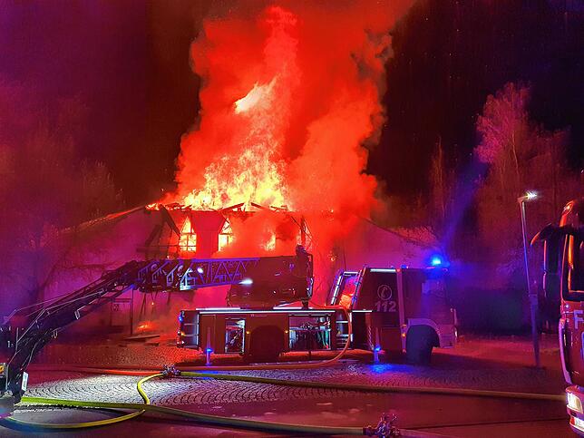 Die Brandnacht am 17. November: Die Scheffelhalle wurde bei dem Feuer vor drei Jahren komplett zerstört.