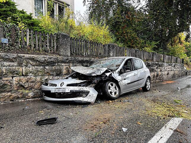 Das Auto ist natürlich nur noch Schrott.