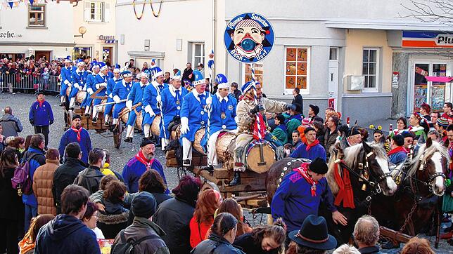 Millimeterarbeit war für die Pferdeführer und den Schwigger beim großen Narrentreffen 2008 in den kurvigen, engen Gassen der Altstadt ...
