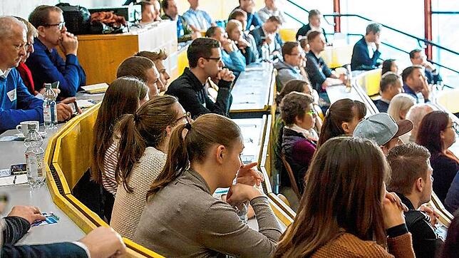 (Symbolbild) Rund 18.000 Studenten gibt es in Konstanz. Viele von ihnen zieht es nach dem Studium wieder weg. Die Stadt und die ...