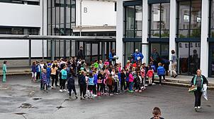 Ab 2025 können die Immendinger Grundschüler – hier auf dem Schulhof bei einem Sporttag in Kooperation mit dem TuS – offiziell eine ...