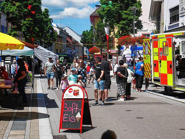 Bild 13: Bilder vom Fest anlässlich des 75. Jubiläums der Stadterhebung Wehrs