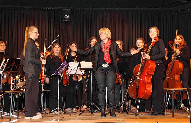 Das Orchester unter Leitung von Gudrun Hafner eröffnet die Feier. Bilder: Sandra Häusler