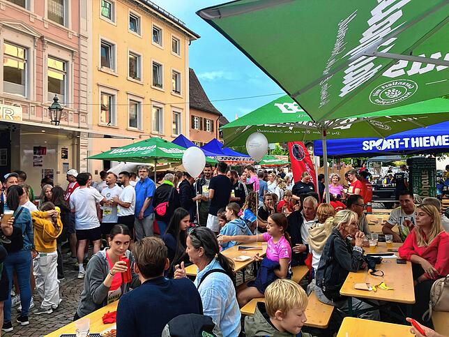 Bild 8: Trompeterlauf 2025 in Bad Säckingen: Diese tolle Atmosphäre lässt Läuferherzen höher schlagen