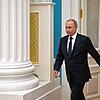 Die Macht von Russlands Präsident Wladimir Putin stützt sich auf eine Handvoll willfährige Gefolgsleute. Gefährlich wird es für ihn, ...