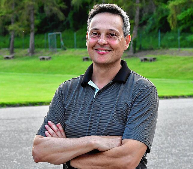 Neu auf der Bank: Trainer Jürgen Andres aus Grießheim bei Neuenburg hat zur neuen Saison bei den SF Schliengen die Nachfolge des ...