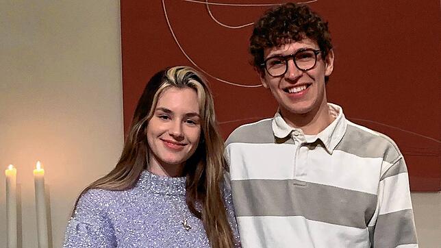 Die amtierende Miss Germany Kira Geiss und Balthasar Kaiser in der Bergkirche Kadelburg.