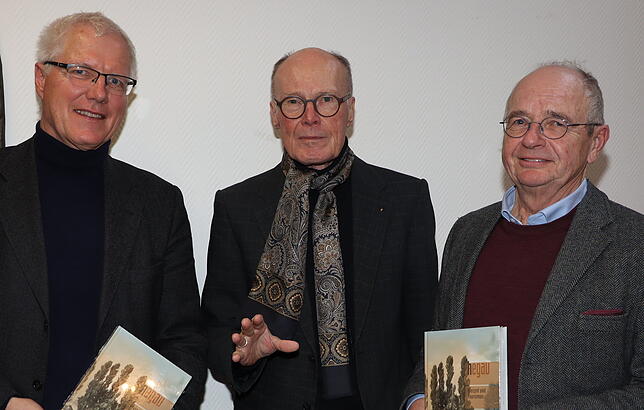 Franz Hofmann, Manfred Sailer und Wolfgang Kramer (von links) engagieren sich für den Hegau-Geschichtsverein.