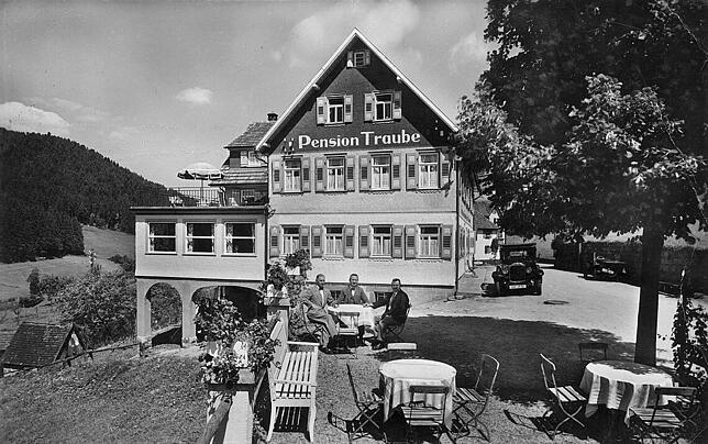 Das Stammhaus der historischen „Traube Tonbach“ – ursprünglich eine einfache Gaststube für die hart arbeitenden Köhler ...