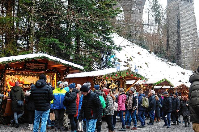 Der Weihnachtsmarkt in der Ravennachlucht ist ein echter Publikumsmagnet