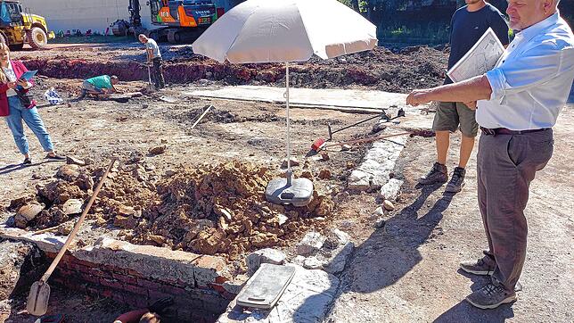 Die Archäologen graben auf dem Gelände des ehemaligen Kriegsgefangenenlagers Stalag 5b in Villingen. Im ehemaligen Bereich der ...