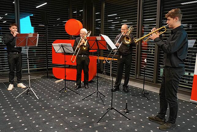 Ein Blechbläser-Quartett der Musikschule Südschwarzwald umrahmt die Verleihungsfeier musikalisch.