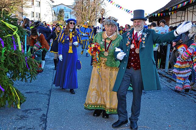 Bild 15: Bilder vom Narrenbaumsetzen mit vorangegangenem Umzug in Daisendorf