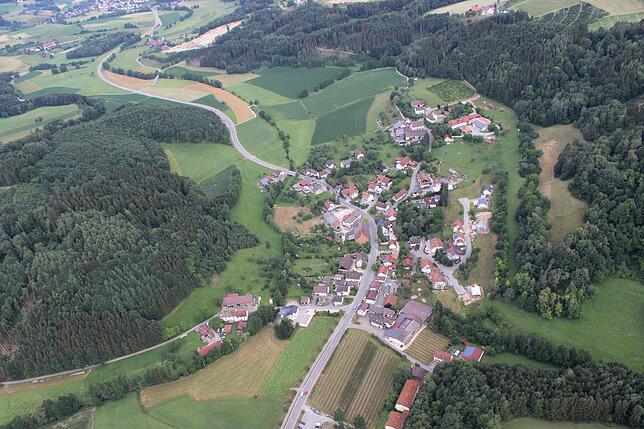Bild 12: So schön ist Ihre Heimat von oben – Zeller See und Stockach aus der Luft