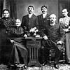 Eine stolze Wehrer Arbeiterfamilie um 1905: Alle Kinder des Spulermeisters Alexander Genter arbeiteten in der MBB. Bilder: Repro Valenta