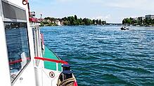 (Archivbild) Er verkehrte bereits auf dem Konstanzer Seerhein: Der Wasserbus. Nun geht die Diskussion um das Angebot in eine neue Runde.