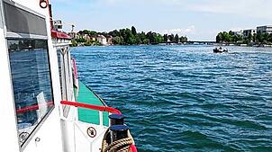 (Archivbild) Er verkehrte bereits auf dem Konstanzer Seerhein: Der Wasserbus. Nun geht die Diskussion um das Angebot in eine neue Runde.