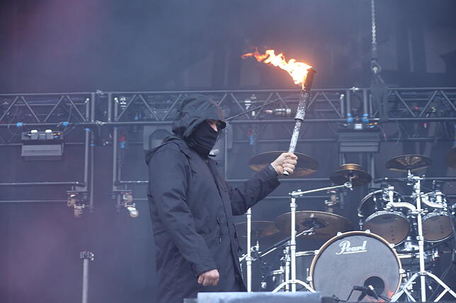 Bild 26: Das miese Wetter kann die Stimmung auf dem Southside nicht trüben: Hier sehen Sie die Bilder vom Festival-Samstag