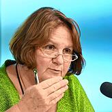 Theresa Schopper (Bündnis 90/Die Grünen), Kultusministerin von Baden-Württemberg, bei einer Regierungs-Pressekonferenz im Landtag.