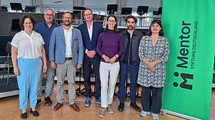 Bekannte Namen, Konstanzer Persönlichkeiten und engagierte Kreative ziehen gemeinsam an einem Strang (von links): Teresa Renn, Thomas ...