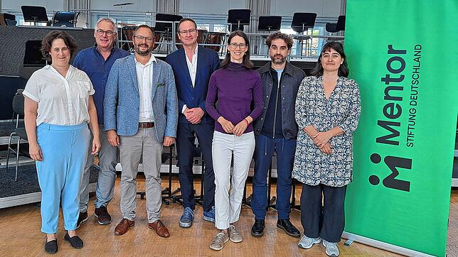Bekannte Namen, Konstanzer Persönlichkeiten und engagierte Kreative ziehen gemeinsam an einem Strang (von links): Teresa Renn, Thomas ...