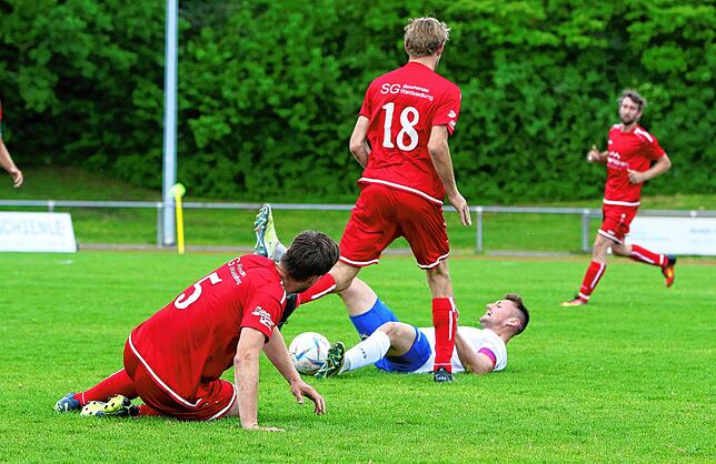 Bild 7: Souveräner 6:1-Erfolg des Tabellenführers FC RW Salem. Wir haben die besten Bilder!