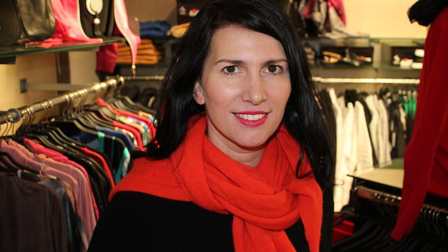 Patrizia Pinos-Schwarzott in einem ihrer beiden Modegeschäfte in der Friedrichshafener Innenstadt.