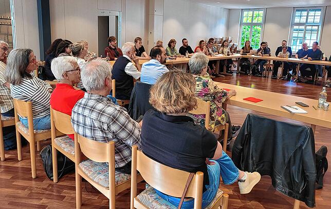 Arbeitnehmervertreter, Integrationsverein und die Organisatoren der Demokratie-Demonstrationen berichteten von Ursachen, Gefahren und ...