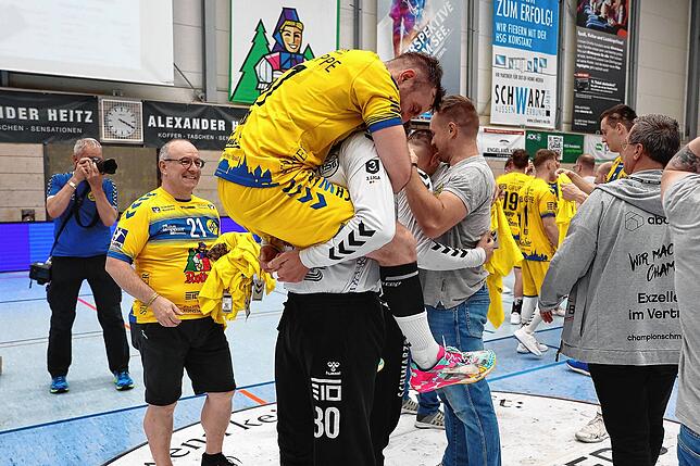 Bild 15: HSG Konstanz feiert den Aufstieg in die 2. Handball-Bundesliga. Bilder vom Spiel gegen Hildesheim