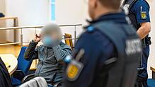 Der Angeklagte sagt, er habe in Notwehr gehandelt, als er einem unbewaffneten Mann in den Kopf schoss. Vor dem Landgericht ...