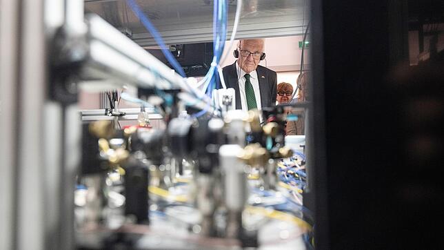 Besucht die Welt der Quanten: Winfried Kretschmann.