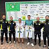 Zwei Zugänge beim FC Schönwald, eingerahmt von Trainern und Funktionären. (von links) TRainer Mario Ketterer, Co-Trainer Hubert Hammer, ...