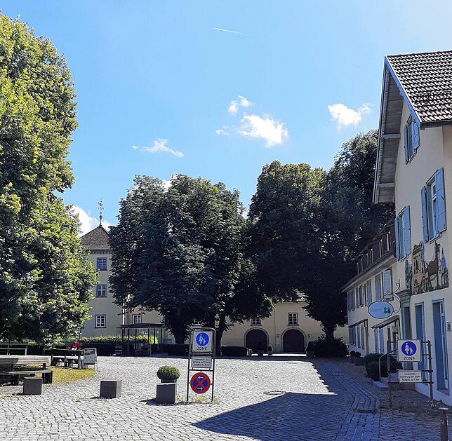 Der historische Postplatz mit seiner uralten Linde ist das Zentrum Heiligenbergs.