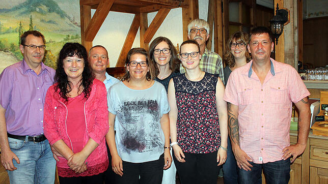 Die Geehrte des TTC Blumberg und die Sportleiter, von links: Thomas Laube, Jessica Dargel, Dieter Gläser, Jennifer Micheluzzi, Sabine ...