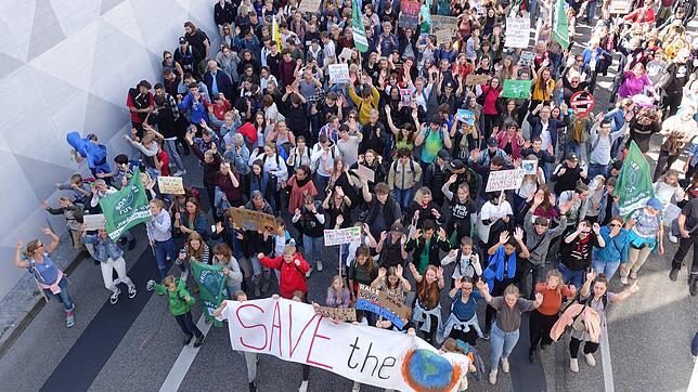 September 2019: Am Tag des globalen Klimastreiks demonstrieren in Friedrichshafen rund 2000 Vertreter aller Generationen.