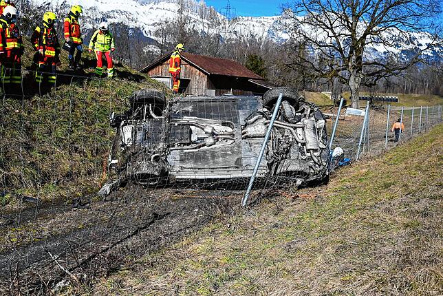 Nach einem Unfall in Buchs mussten die Fahrerin und zwei Kinder ins Spital gebracht werden.
