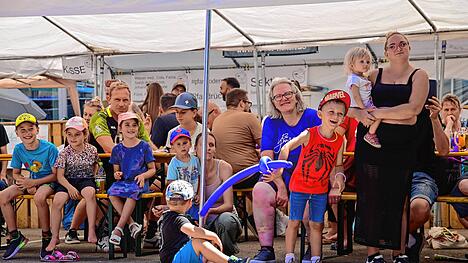 Bild : Stadtfest in St. Georgen: Viele Besucher schmückten das Fest. Gute Unterhaltung und schönes Wetter.