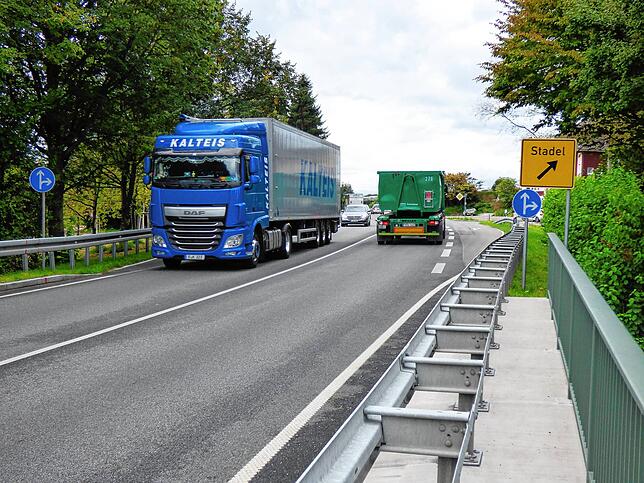 Vor allem der Lkw-Transitverkehr, der auf der B 33 zwischen Ravensburg und Meersburg durch Markdorf rollt, ist belastend für die ...