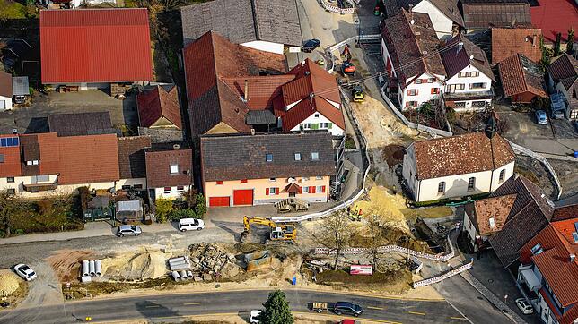 Die Weilerkapellen-Kreuzung, die gerade Baustelle ist, ist ein Dreh- und Angelpunkt in Bodman. Der Verkehr soll draußen bleiben: Deshalb ...