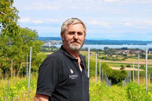 Hans Rebholz gründete 2002 sein Weingut in Radolfzell-Liggeringen mit Weinbergen in Bohlingen, Gaienhofen und Weiler. An diesen ...